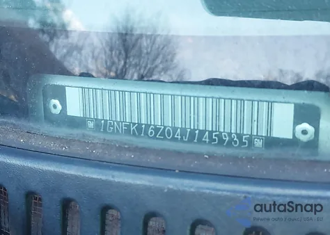 2004 Chevrolet Suburban 1500 Lt z USA, uszkodzony, nr VIN 1GNFK16Z04J145935